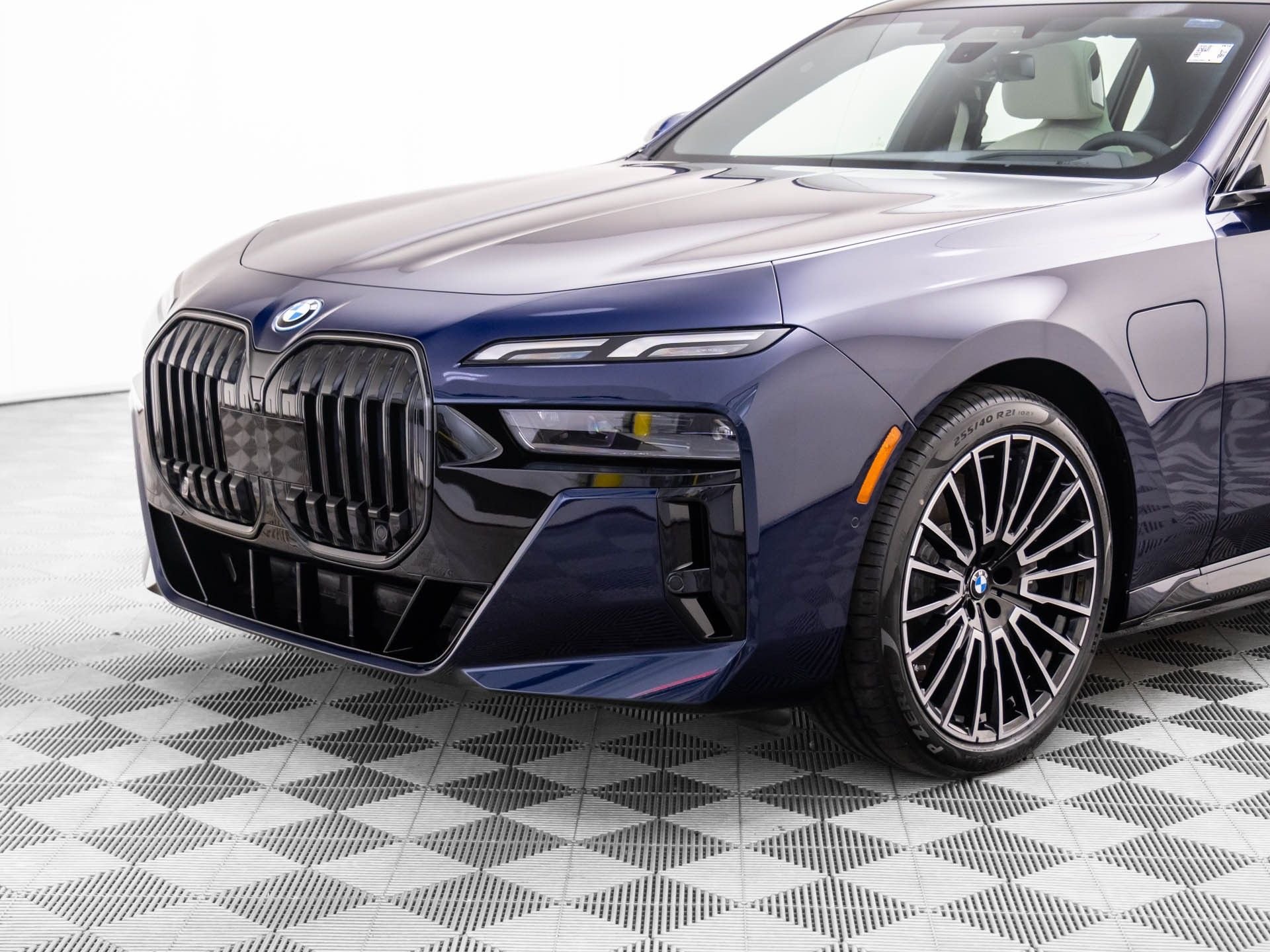 New 2026 Tanzanite Blue II Metallic BMW 750e xDrive image 44