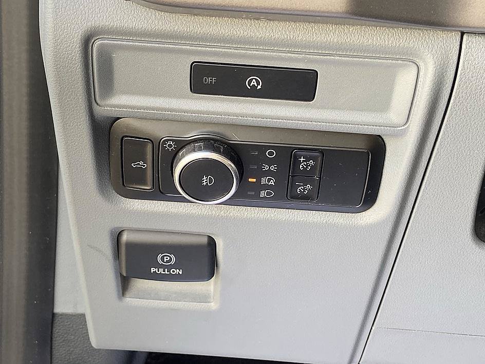 Used 2025 Oxford White Ford XLT image 25