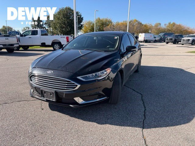 Used 2018 Shadow Black Ford SE image 4