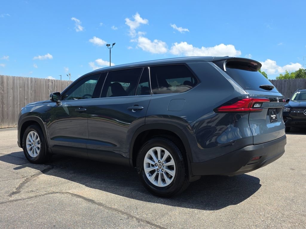 Used 2024 White Toyota XLE image 3