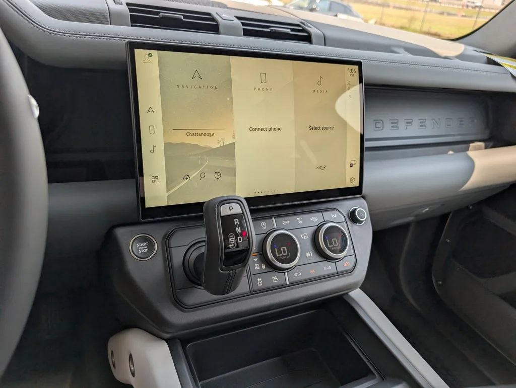 New 2026 Woolstone Green Land Rover X-Dynamic SE image 28