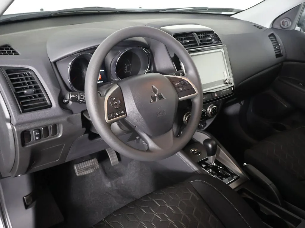 New 2027 White Mitsubishi 2.0 ES AWC image 23
