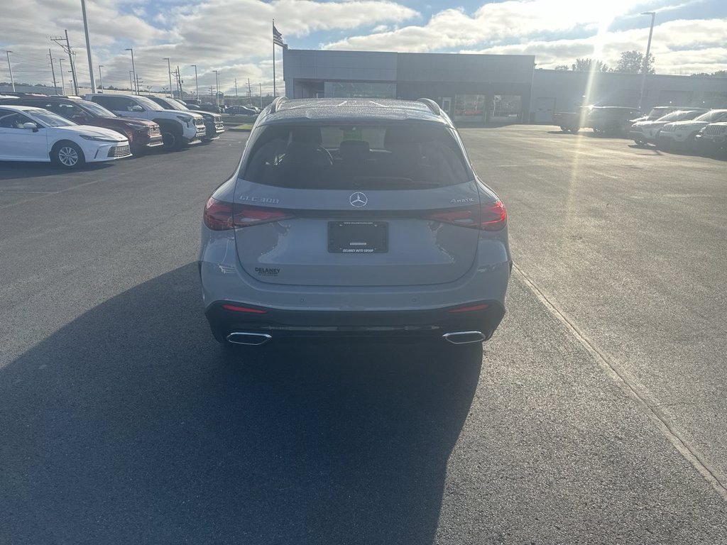 Used 2026  Mercedes-Benz GLC 300 image 7