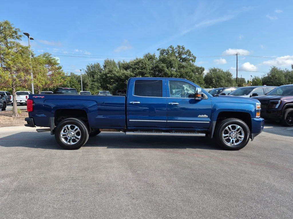 Used 2016 DEEP OCEAN BLUE METALLIC Chevrolet High Country image 11