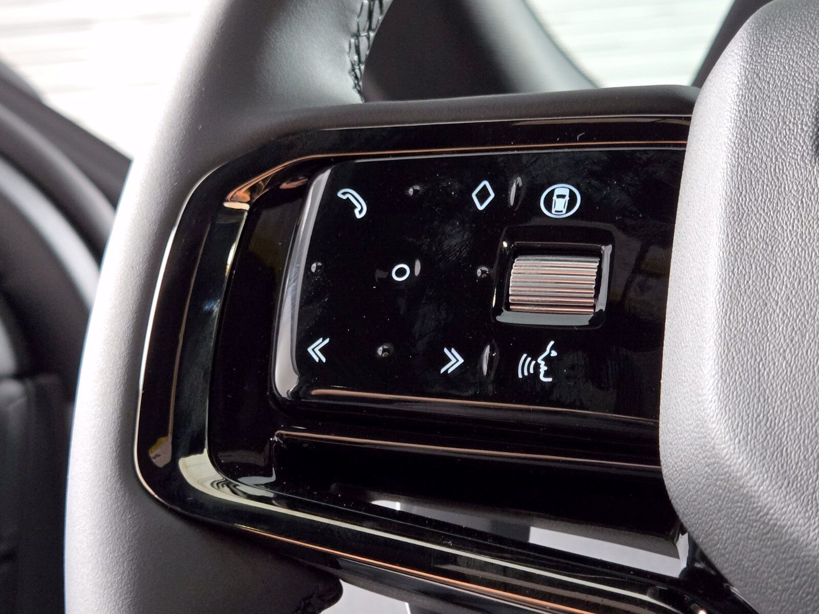 New 2026 Arroios Grey Land Rover Hoxton image 24