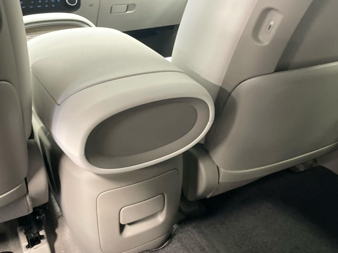 New 2026 Creamy White Pearl Hyundai SEL 7P image 23