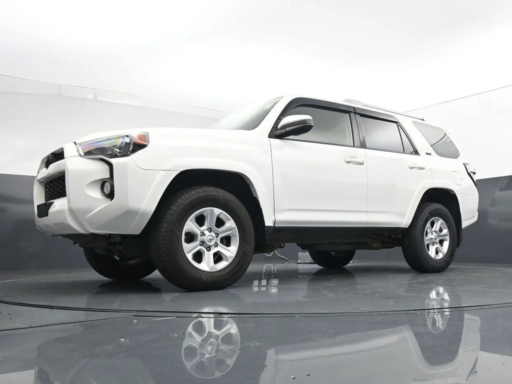 Used 2018 White Toyota SR5 image 30