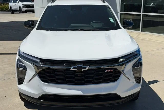 Used 2026 Summit White Chevrolet 2RS image 3