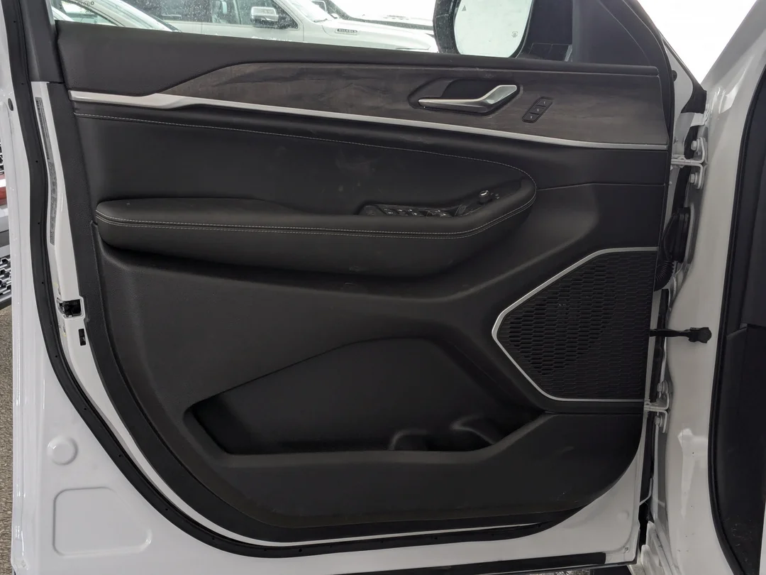 New 2026 White Jeep Limited Reserve - - 4x4 - Nappa Leather - Ventilated Seats - Trailer Tow Pack & More! image 12