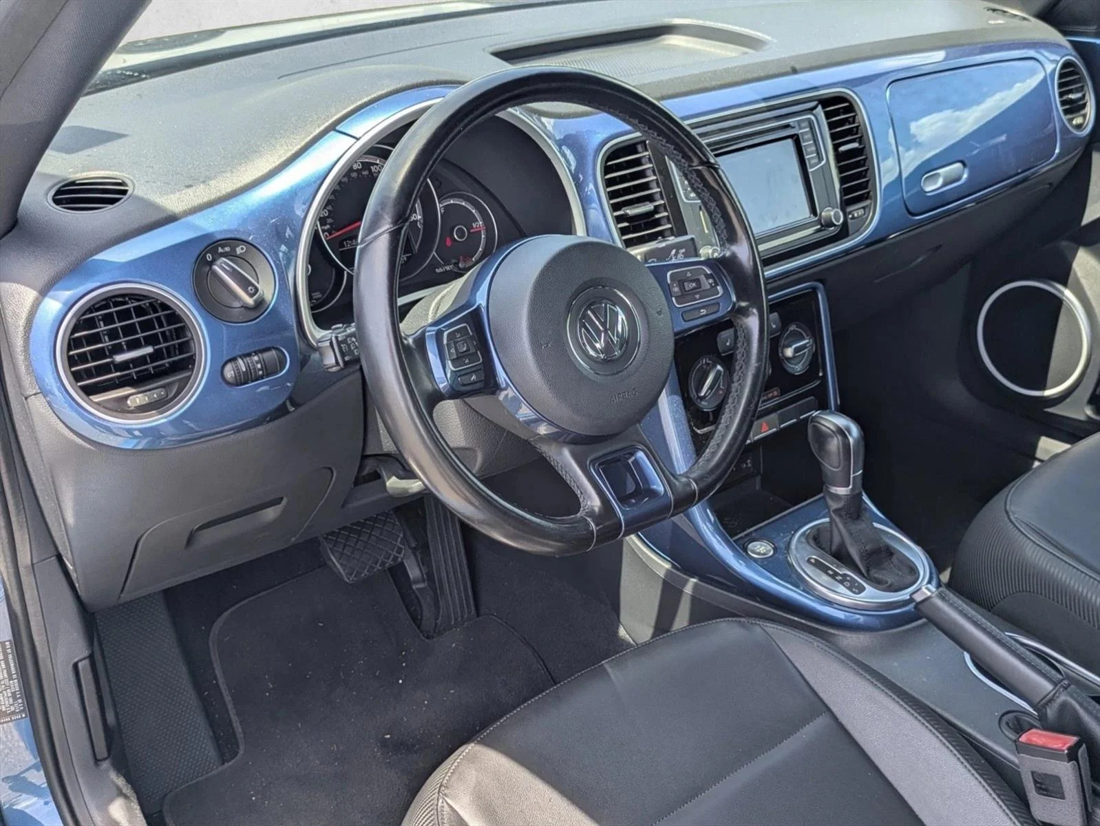 Used 2017 Silk Blue Metallic Volkswagen 1.8T SE image 9