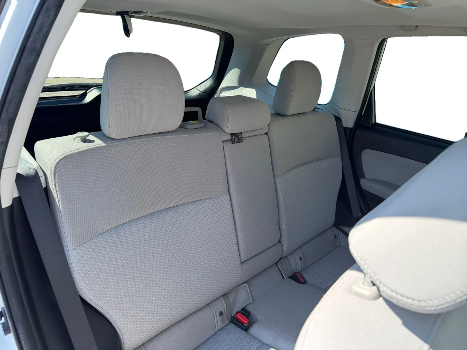 Used 2015 Satin White Pearl Subaru 2.5i Premium image 34