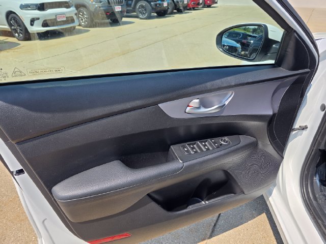 Used 2024 Snow White Pearl Kia LXS image 17