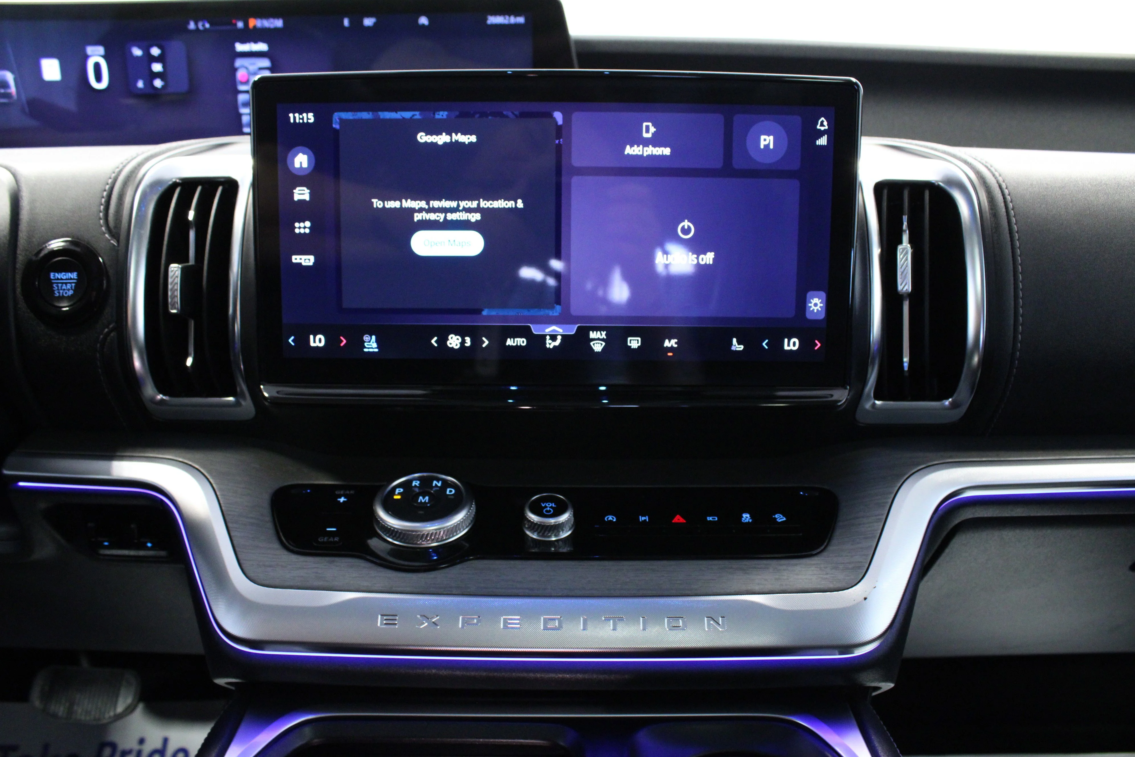 Used 2025 Black Metallic Ford Platinum image 23