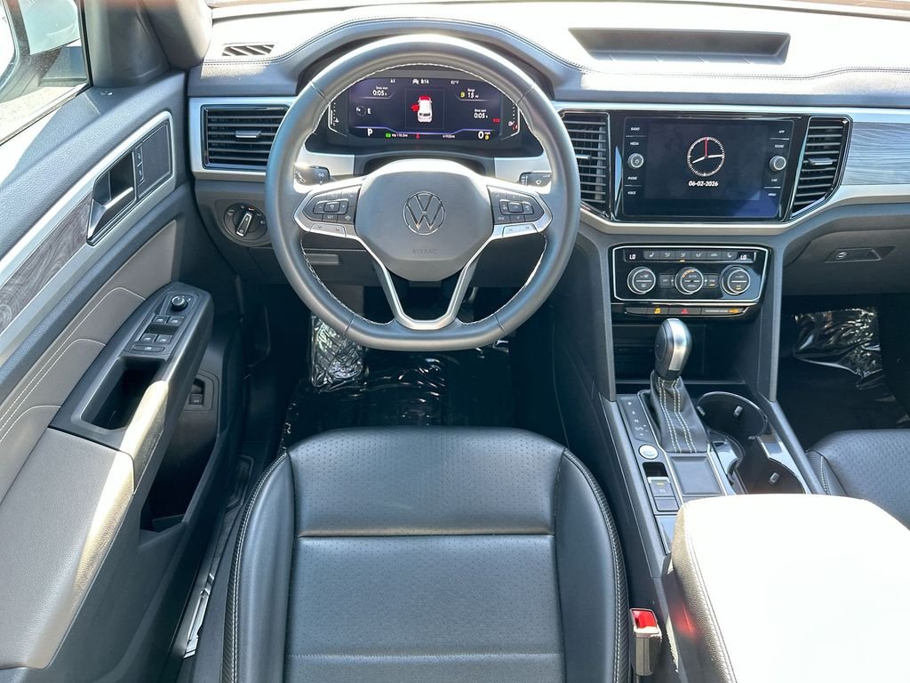 Used 2022 White Volkswagen 2.0T SE w/Technology image 9