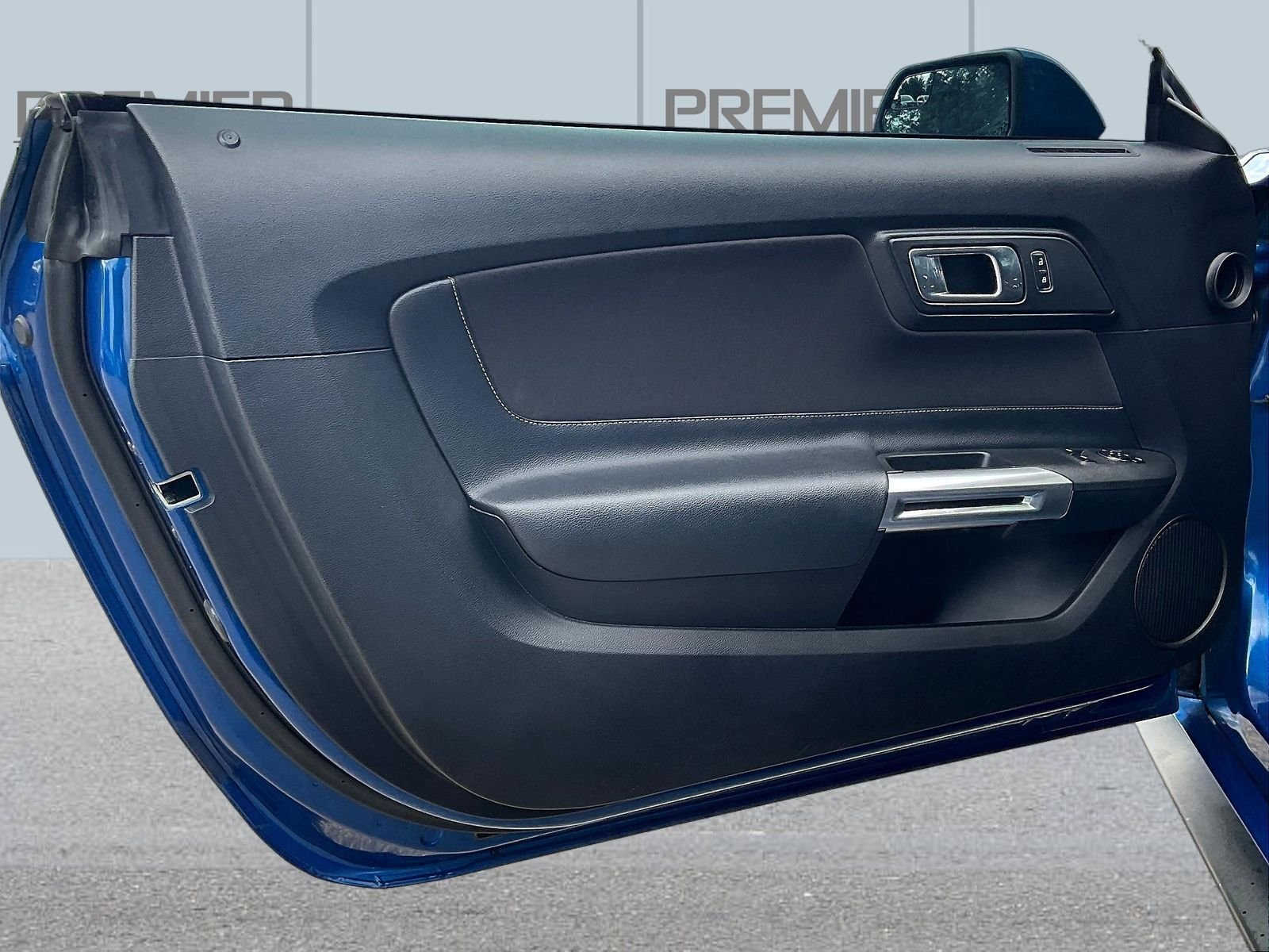 Used 2018 Blue Ford GT image 22
