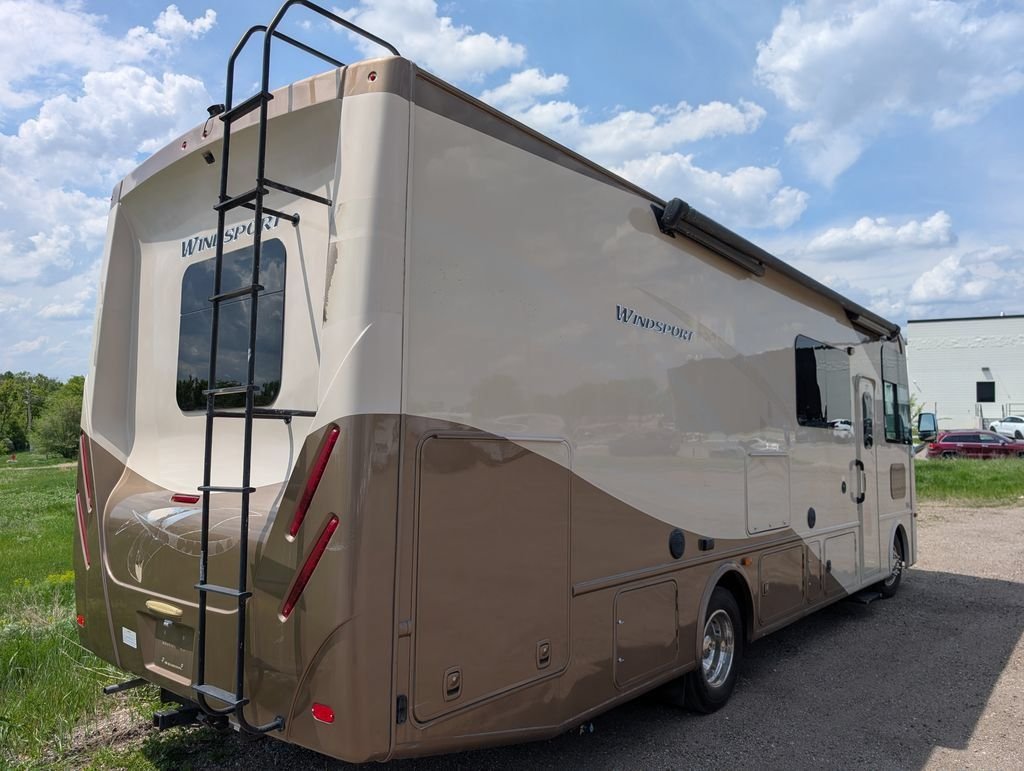 Used 2017 Beige Thor Windsport 29M image 2