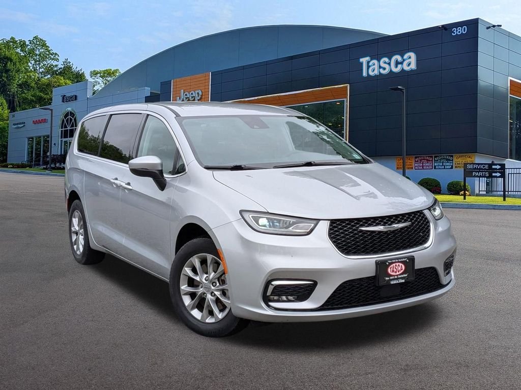 2023 Chrysler Pacifica Touring L AWD's photo