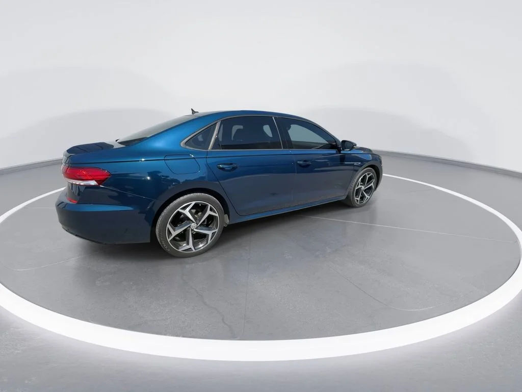 Used 2021 Blue Volkswagen 2.0T R-Line image 8