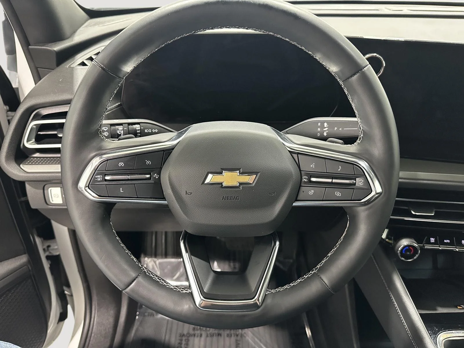 Used 2024 Summit White Chevrolet LT image 9