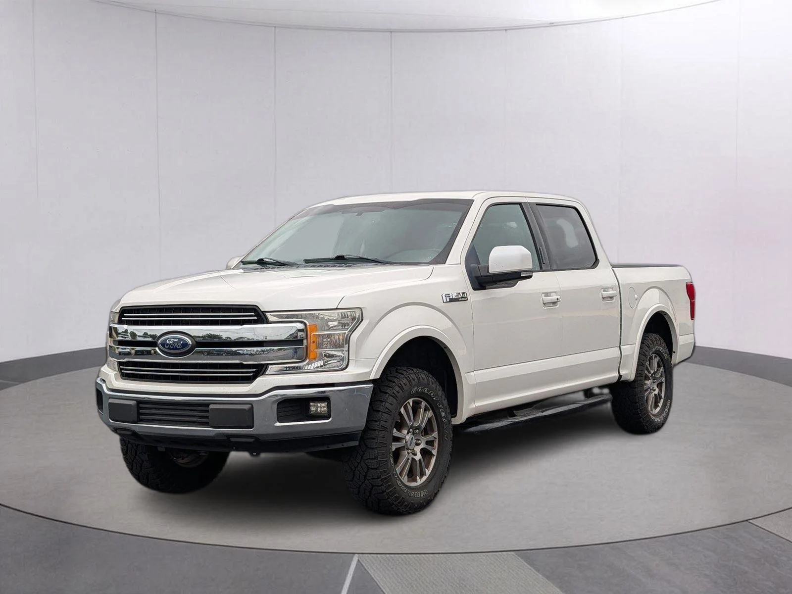 Used 2018 White Platinum Metallic Tri-Coat Ford LARIAT image 1