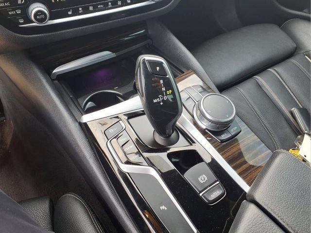 Used 2017 White BMW xDrive image 6