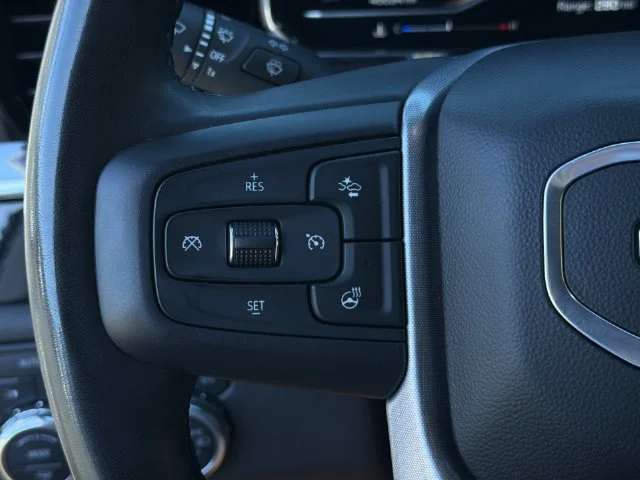 Used 2025 White GMC SLT image 28