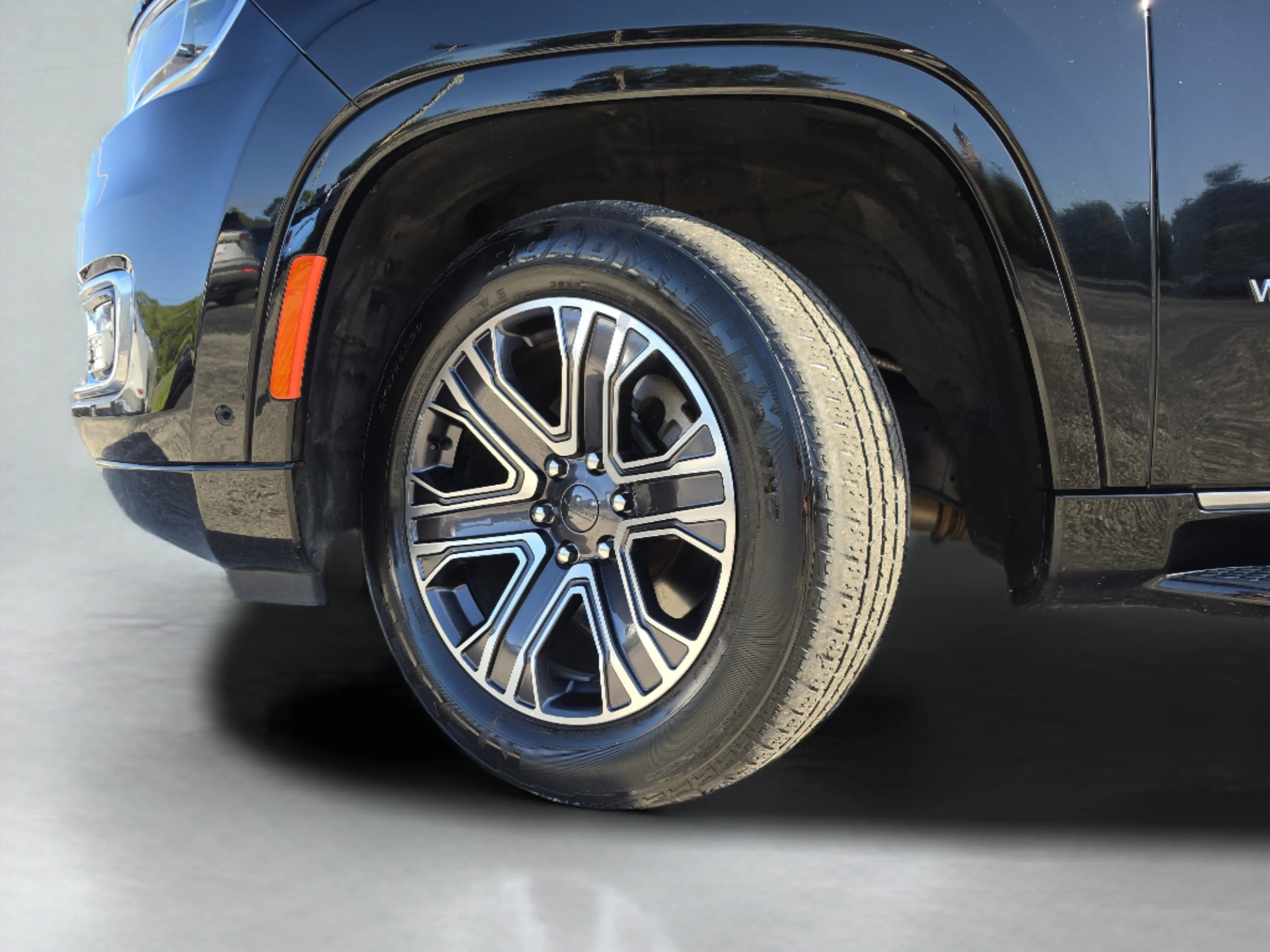 Used 2024 Diamond Black Crystal Pearlcoat Jeep Series II image 41