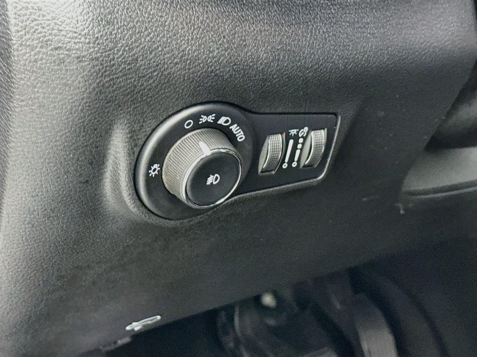 Used 2022 Bright White Clearcoat Jeep Trailhawk image 14