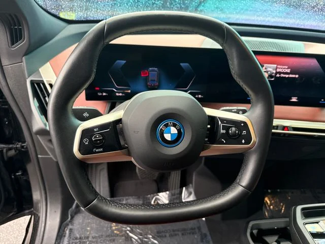 Used 2022 Black BMW xDrive50 image 18