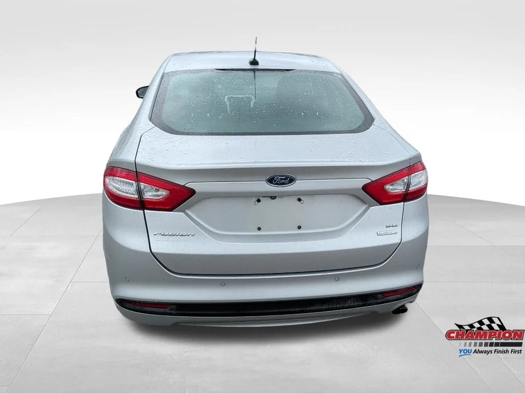 Used 2016 Silver Ford SE image 12