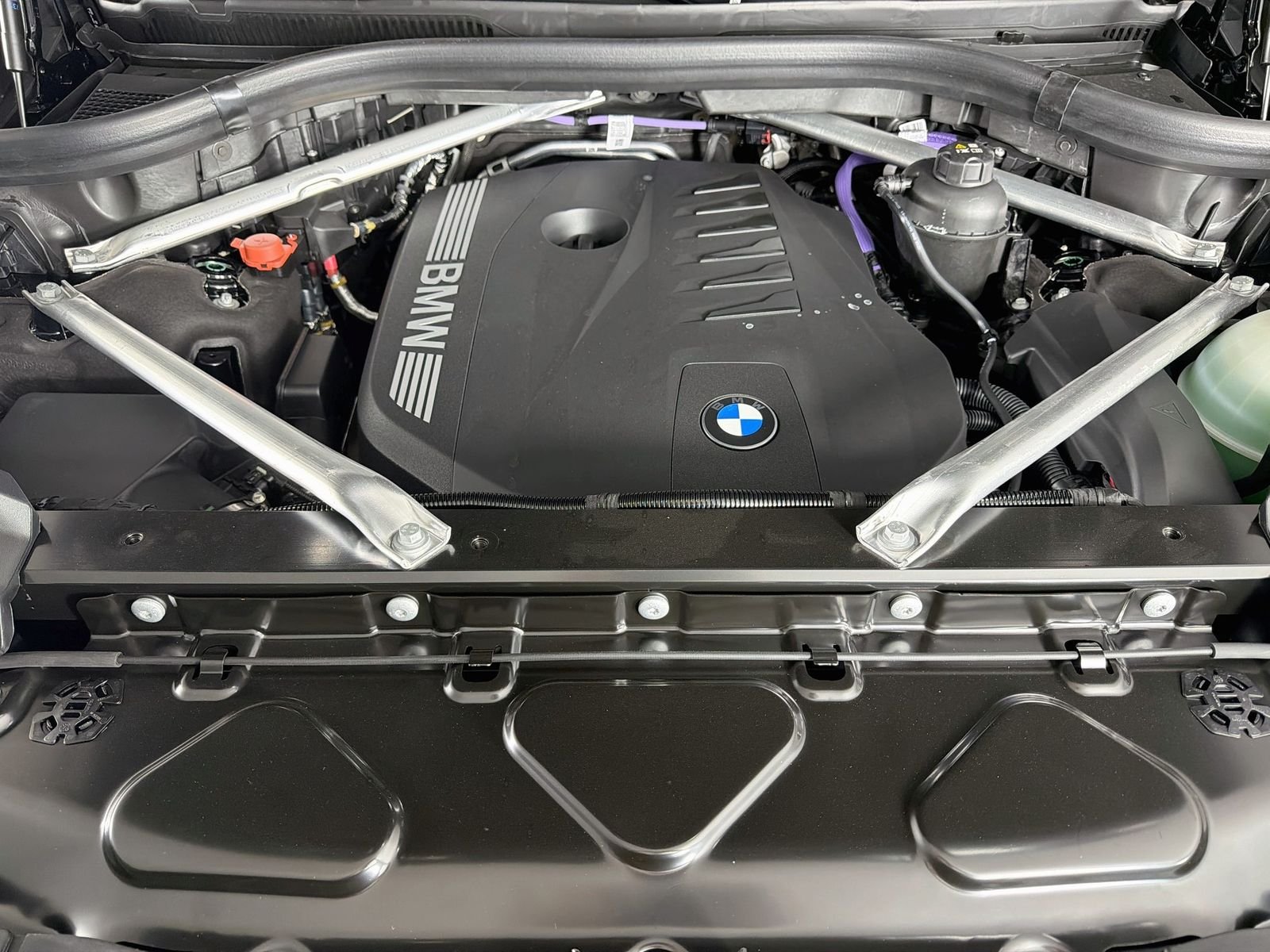 New 2027 Black Sapphire Metallic BMW xDrive40i image 33