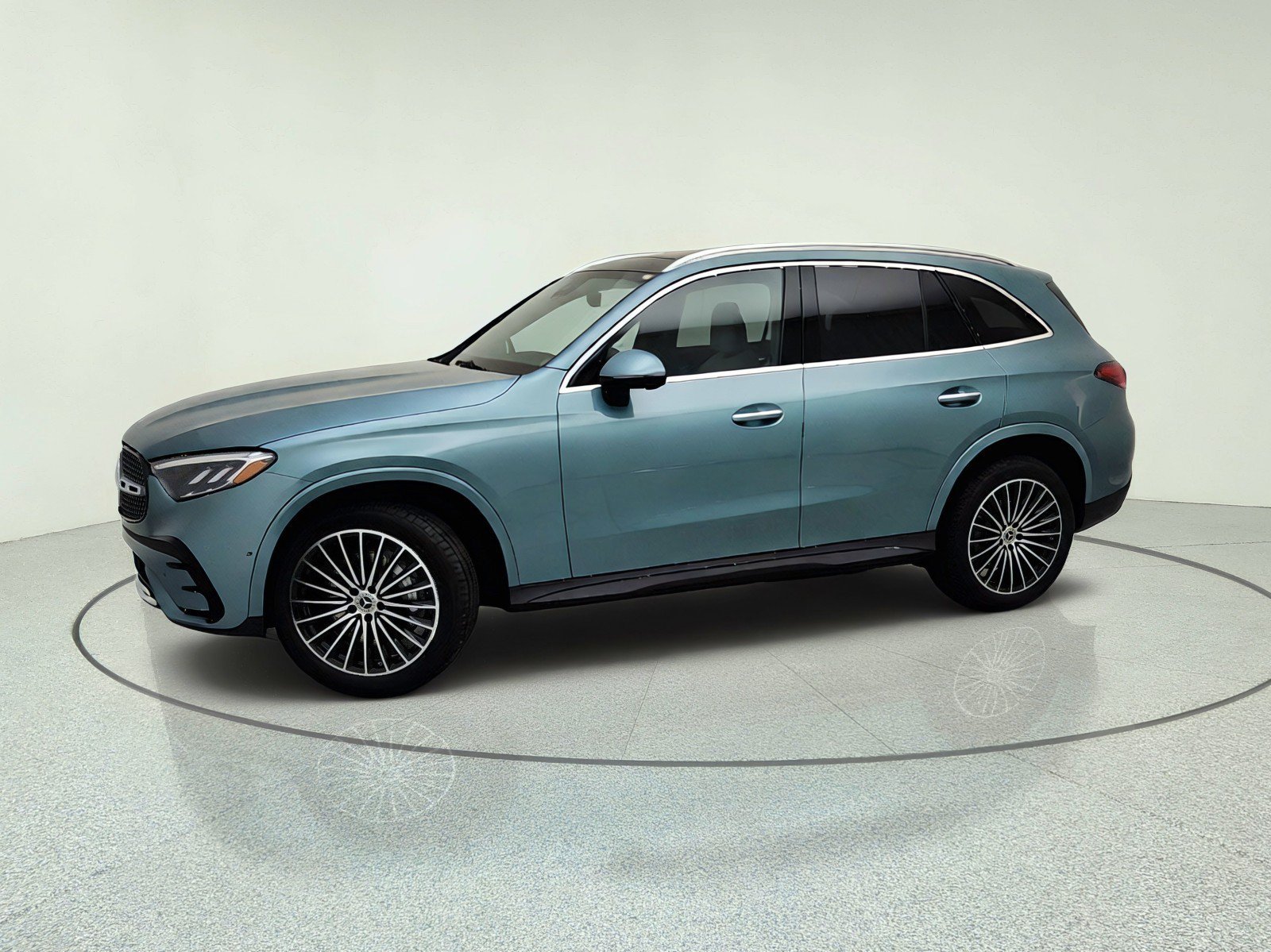 New 2026 Verde Silver Metallic Mercedes-Benz GLC 300 SUV image 43