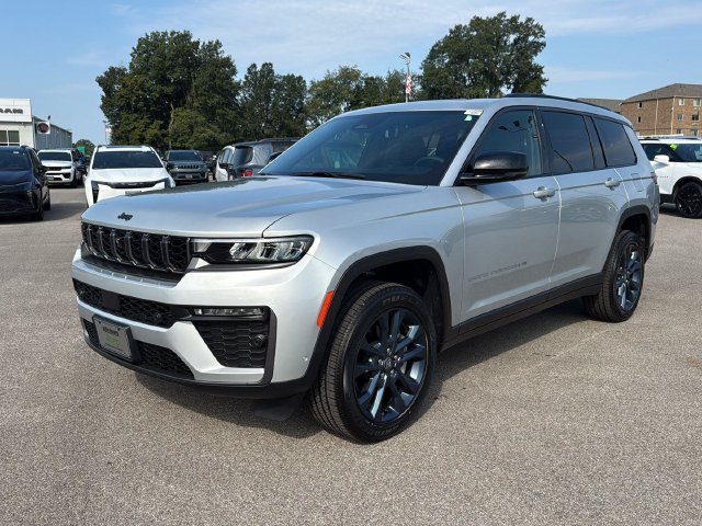 New 2026 Silver Zynith Exterior Paint Jeep  image 1