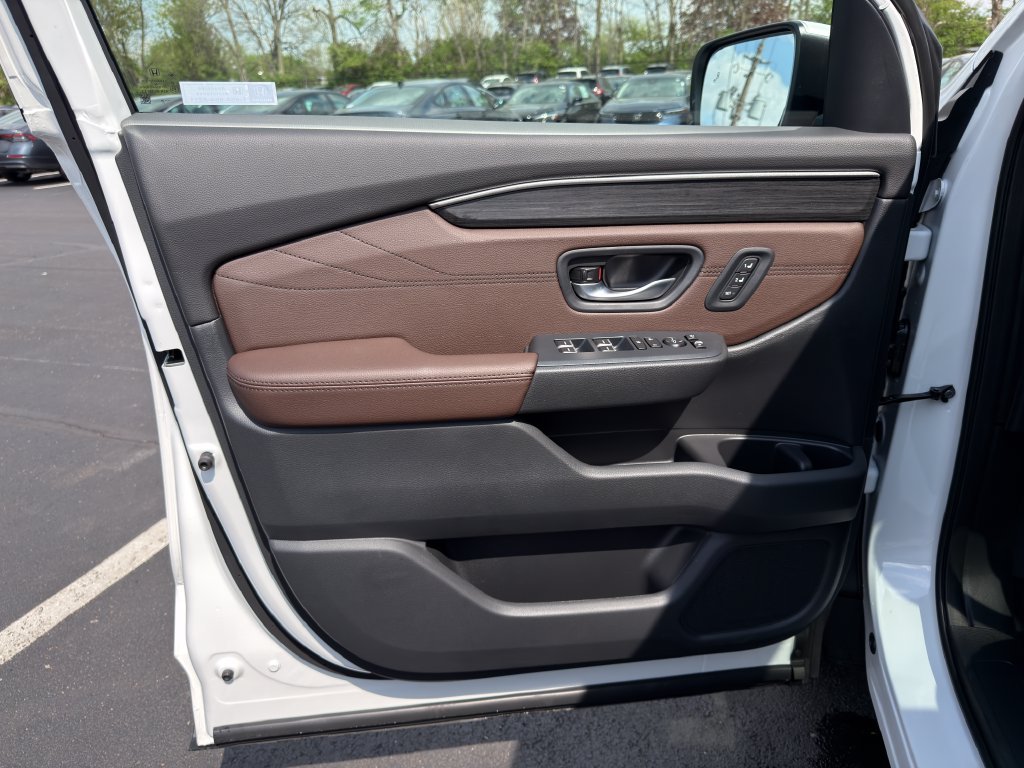 New 2026 Platinum White Pearl Honda Touring image 18