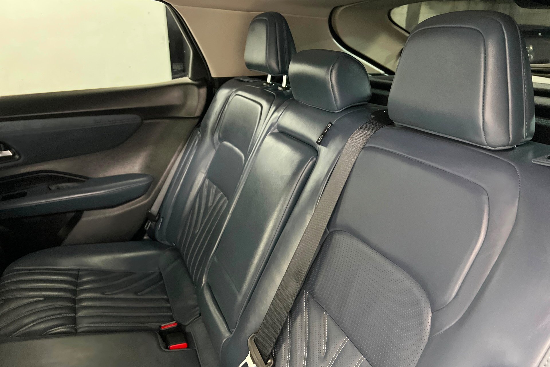 Used 2023 Everest White Pearl Tricoat/Black Diamond Pearl Nissan PLATINUM+ image 21