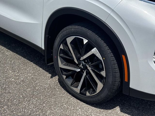 Used 2024  Mitsubishi SE image 12