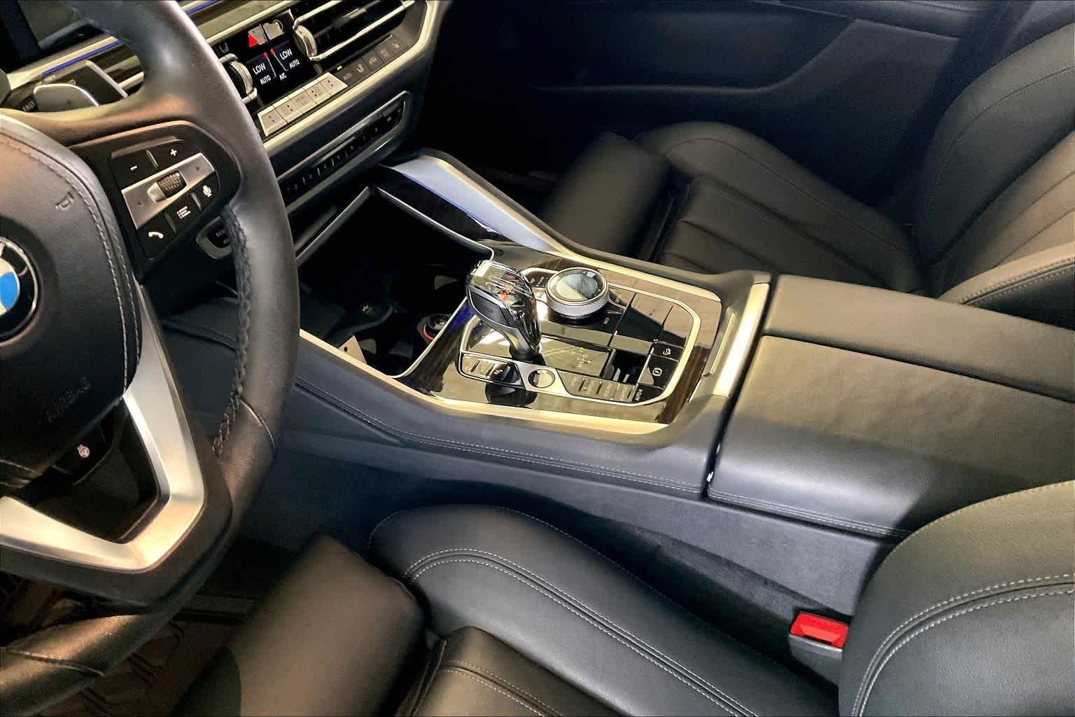 Used 2021 Dark Graphite Metallic BMW xDrive40i image 15