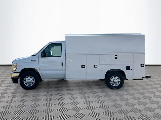 New 2026 Oxford White Ford Base image 3