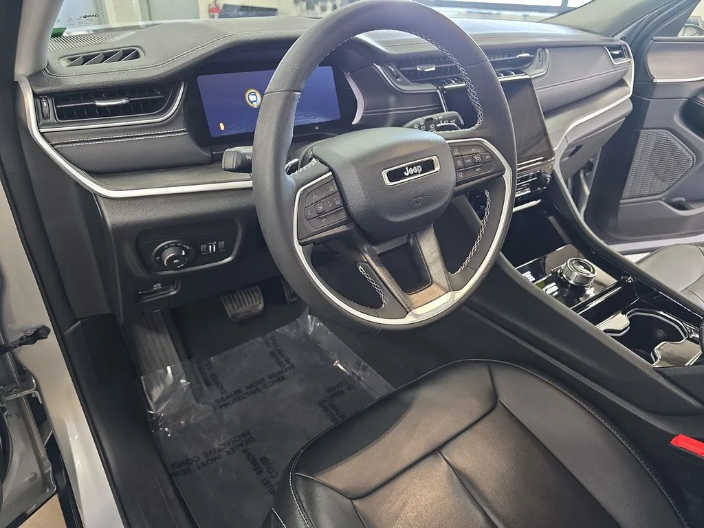 Used 2023 Silver Jeep Limited image 18