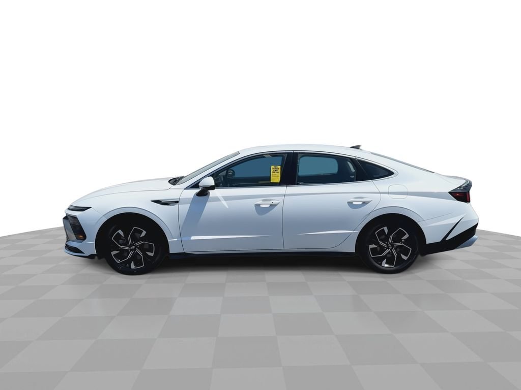 Used 2025 White Hyundai SEL image 41