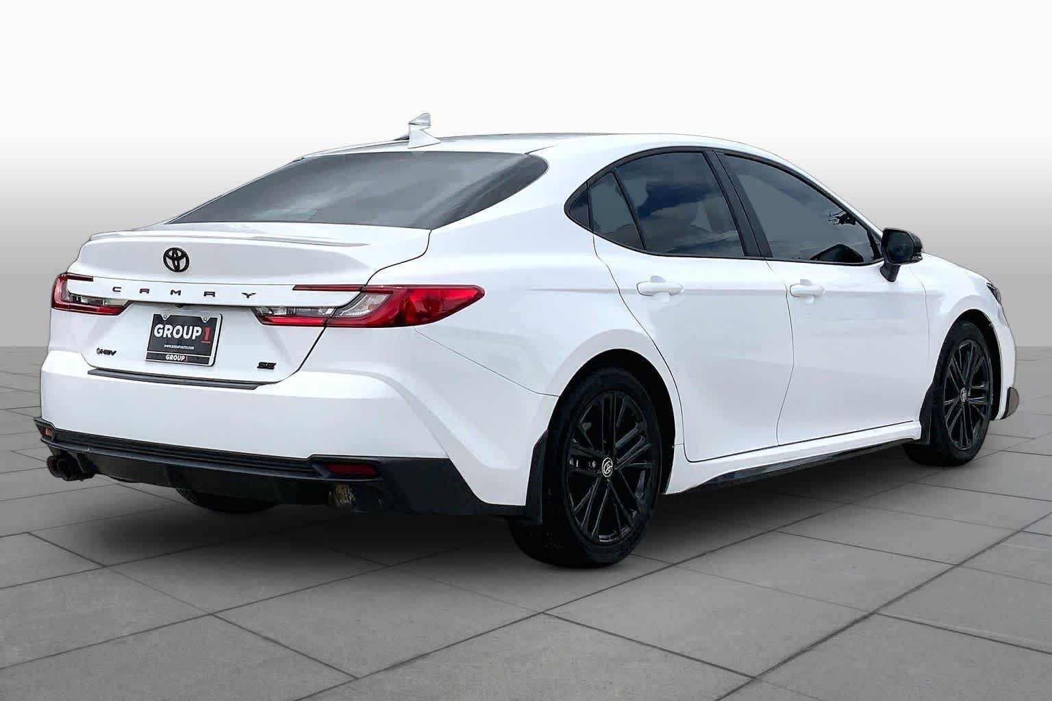 Used 2025 Ice Cap Toyota SE image 11