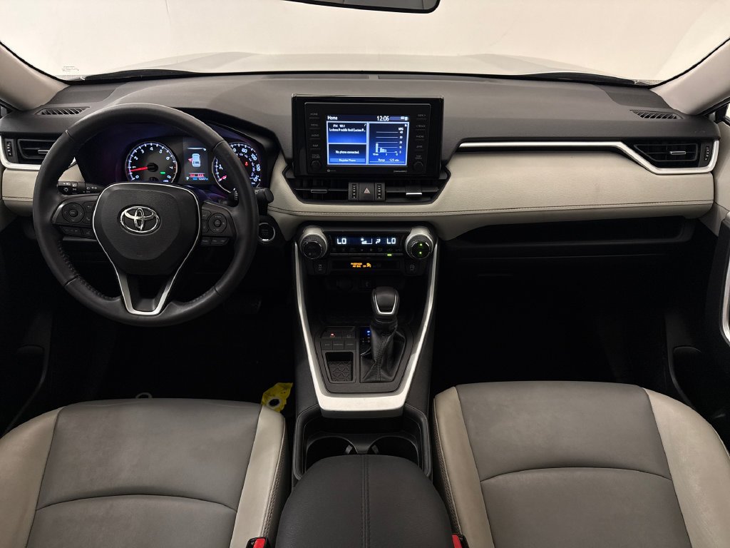 Used 2020 Silver Sky Metallic Toyota XLE Premium image 14