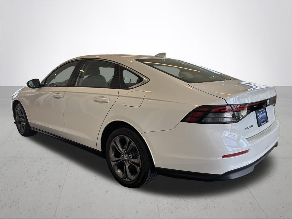 Used 2023 White Honda EX image 10