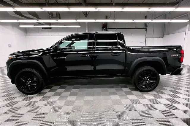 Used 2024 Black Chevrolet Z71 image 13