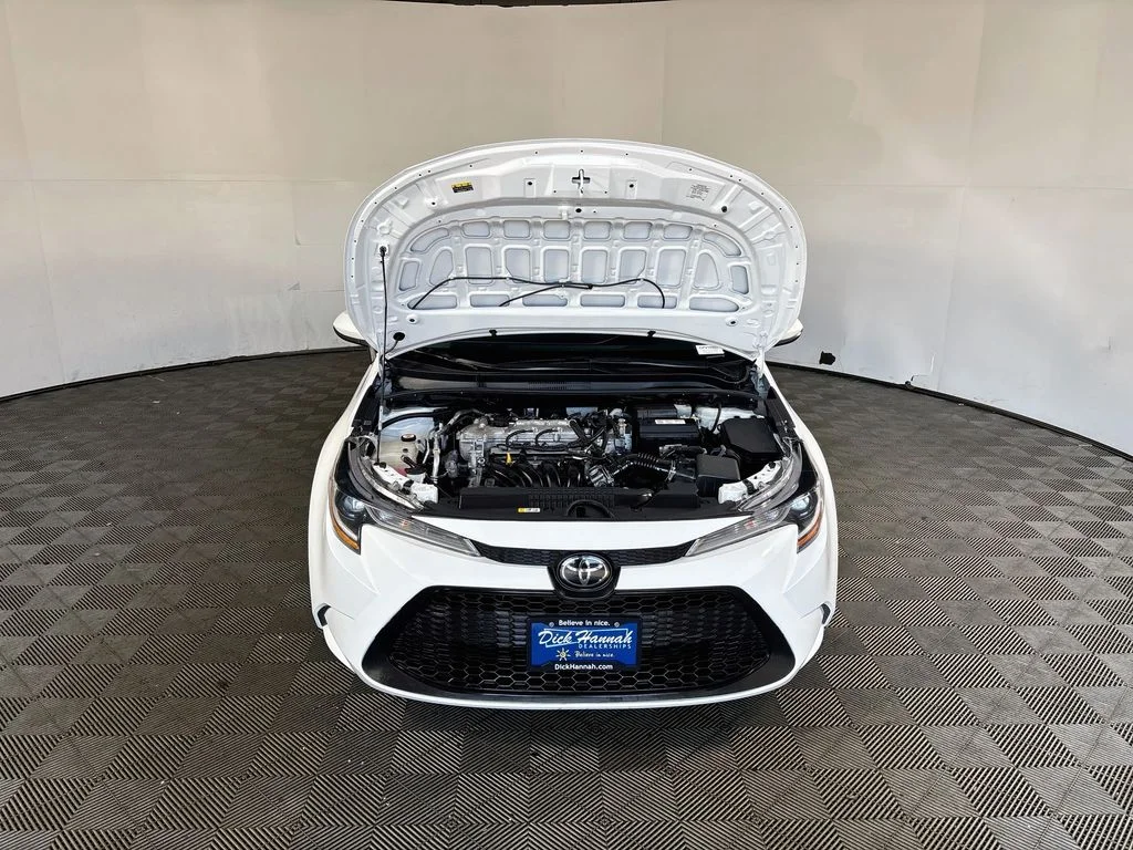 Used 2022 White Toyota LE image 21