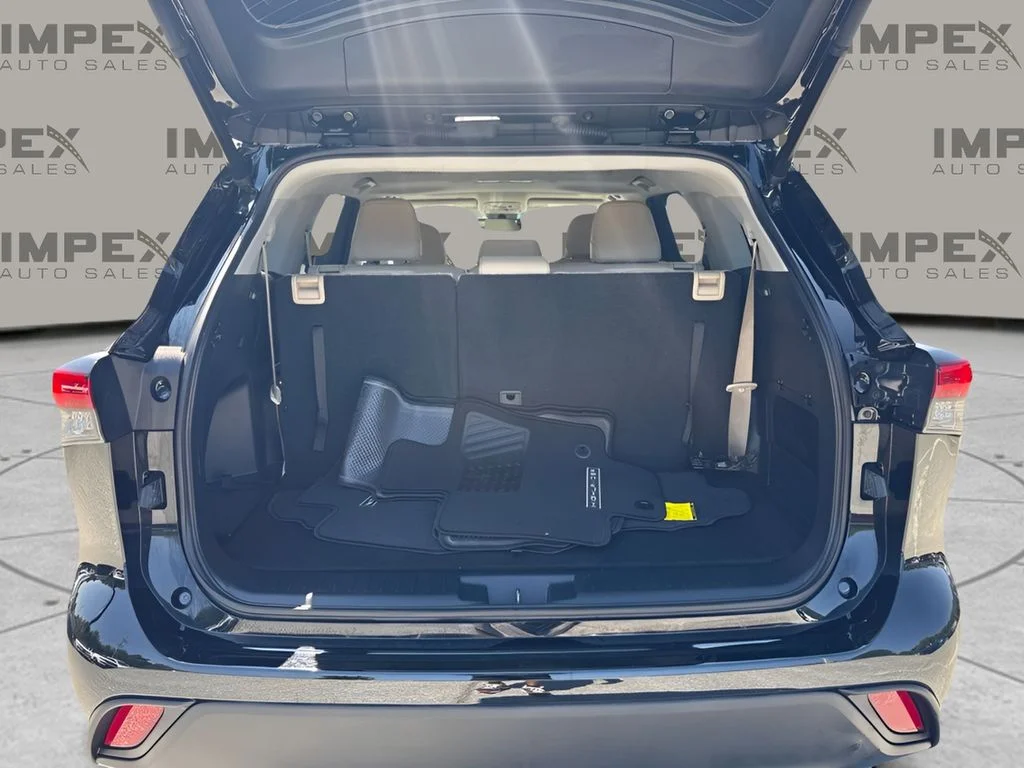 Used 2021 Black Toyota XLE image 17