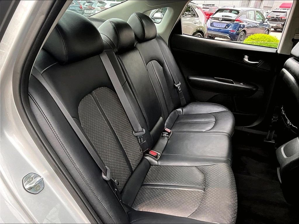 Used 2020 Silver Kia SE image 16