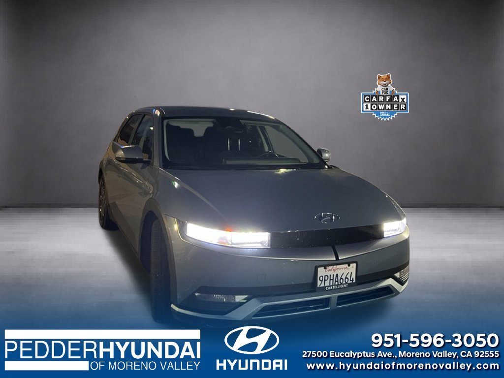 Certified Used 2024 Blue Hyundai SE Standard Range image 1