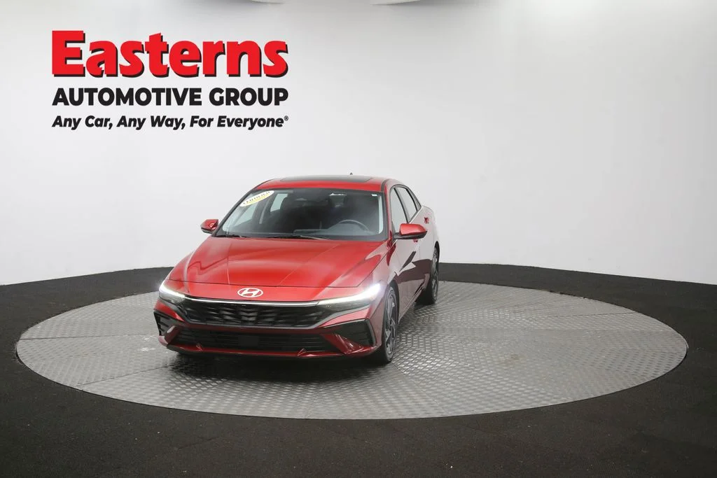Used 2025 Red Hyundai SEL Convenience image 55