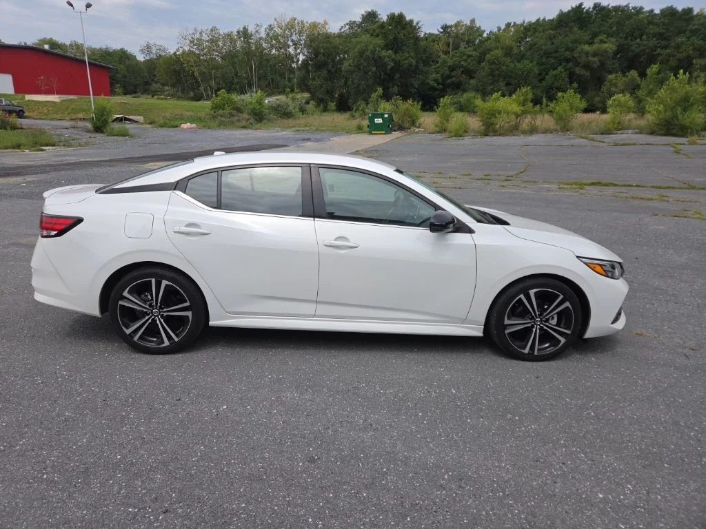 Used 2023 White Nissan SR image 4